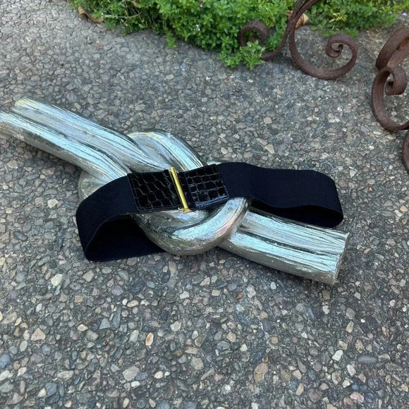 Women's Vintage Black Stretch Fashion Belt Embossed Buckle Gold Hardware - Picture 1 of 4